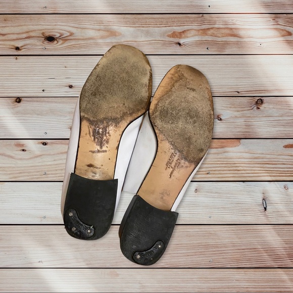 Salvatore Ferragamo Ivory and Black Leather Bow Pumps•Size 37 C - 6,5 US size. - Picture 6 of 8